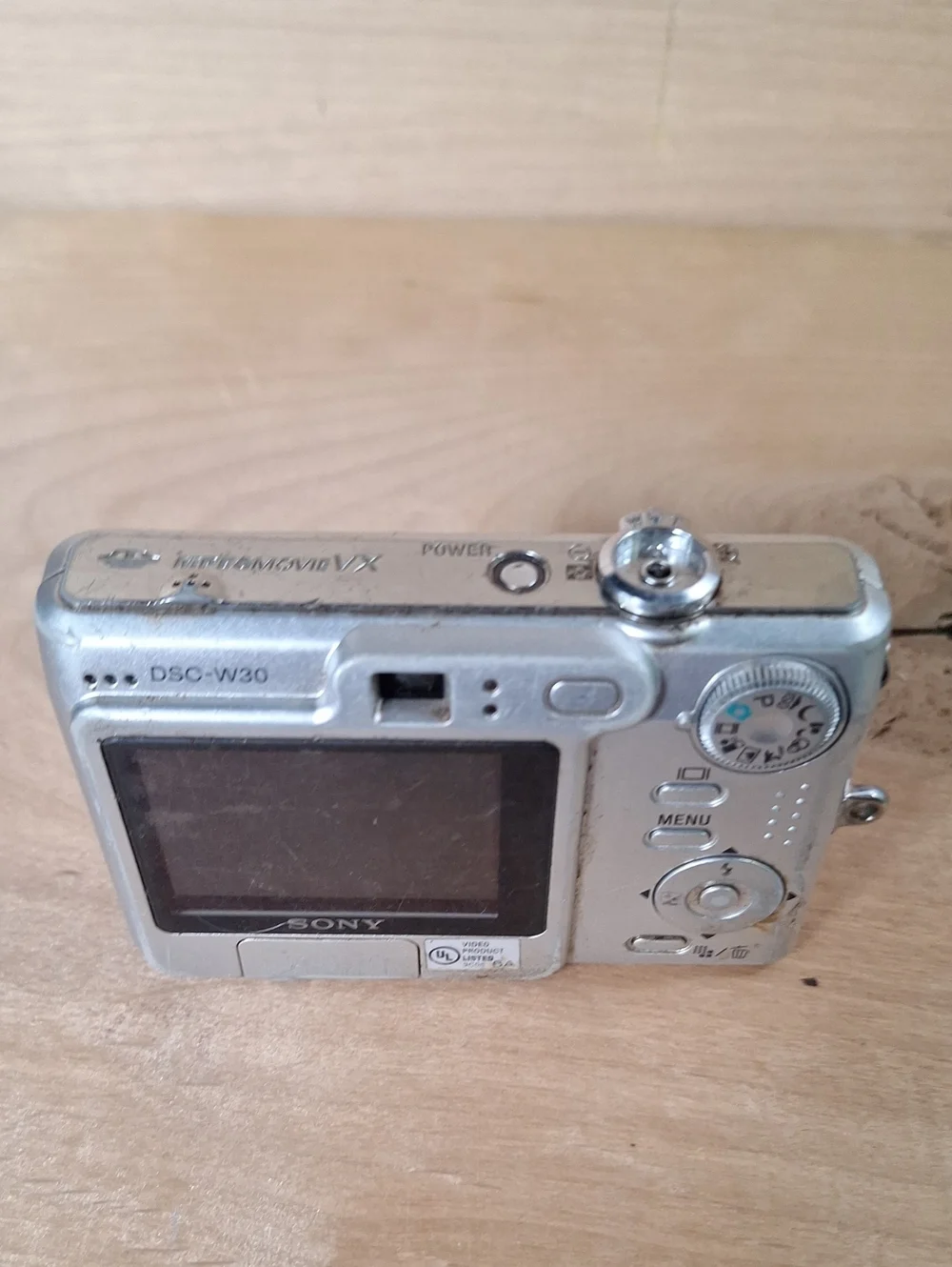 Sony Cyber-shot DSC-W30 digital camera 6.0-megapixel Sensor Selling For Parts